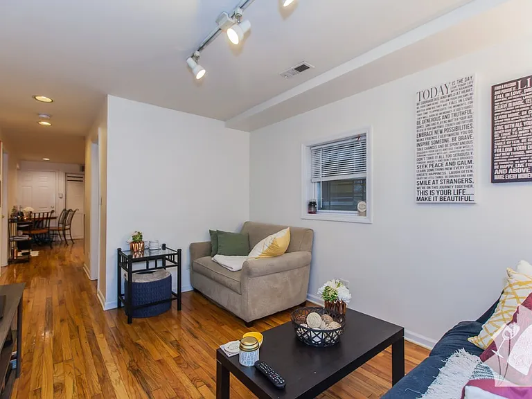 1433 W Oakdale Ave #G — Photo 4