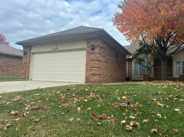 34574 Maple Lane Dr, Sterling Heights, MI 48312
