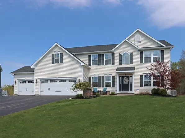 124 Turning Leaf Dr, Manlius, NY 13104