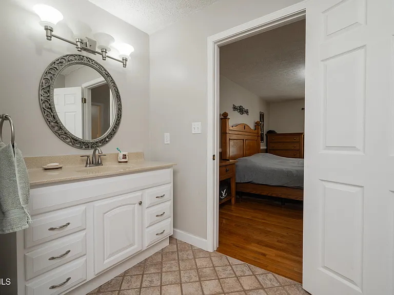 135 Riders Dr — Photo 36