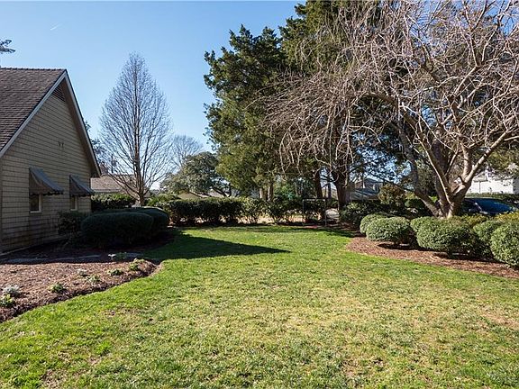 3rd image of 1125 Bay Colony Dr