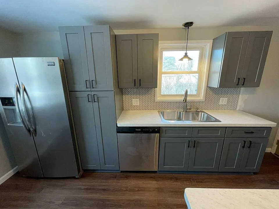 1357 Center Rd — Photo 3