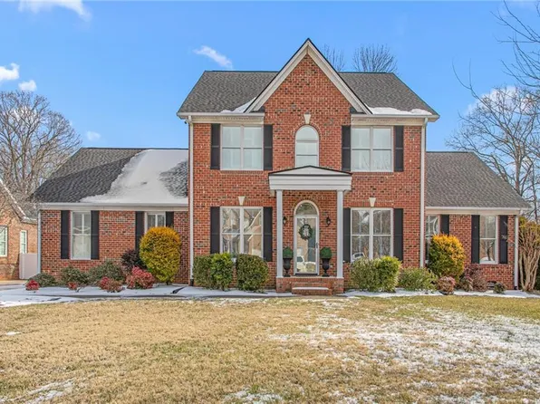 204 Georgetowne Dr, Elon, NC 27244