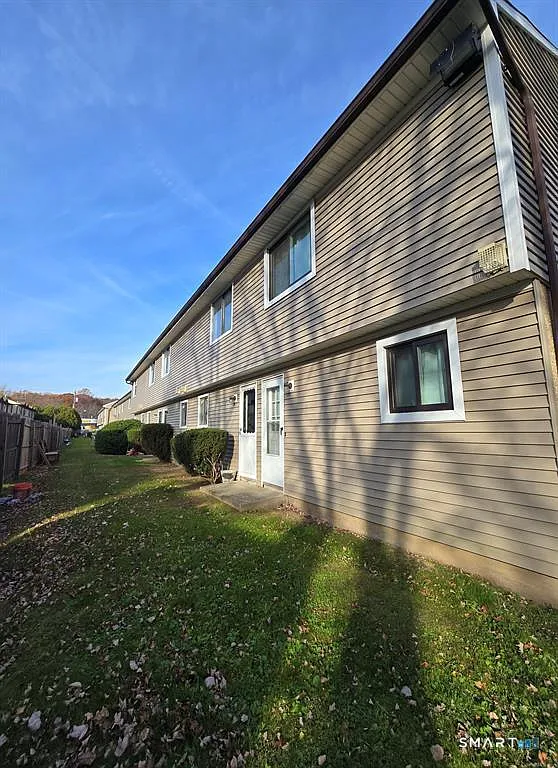 2 bed, 1.5 bath, 928 sqft, $1,475 — Photo 1