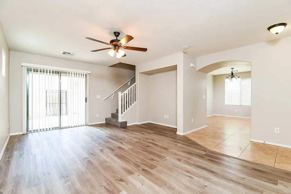 3 bed, 2.5 bath, 1684 sqft, $2,270 — Photo 4