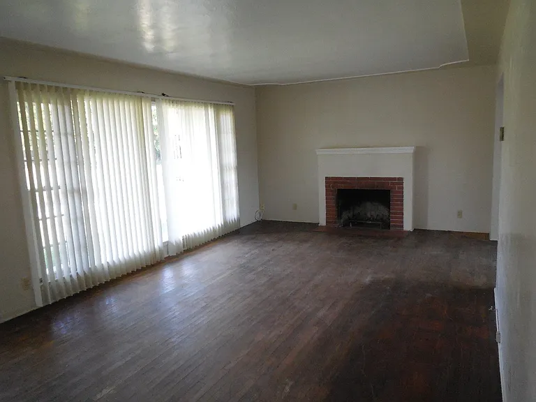 456 Drakeley Ave — Photo 5