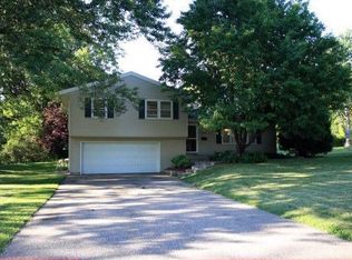 8210 Patsy Ln, Golden Valley, MN 55427