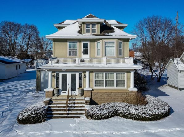 208 W 6th St, Sumner, IA 50674