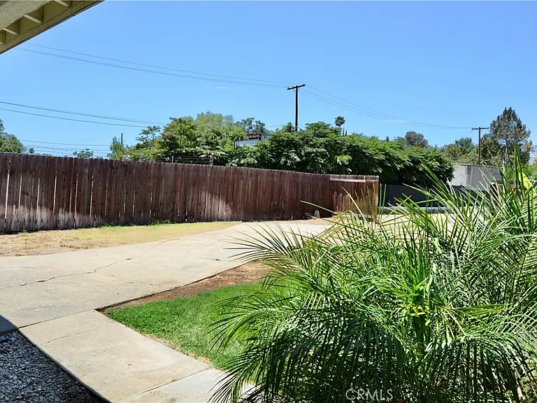 894 N Orange St — Photo 8