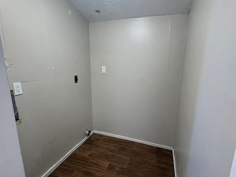 2524 Norwich St — Photo 6