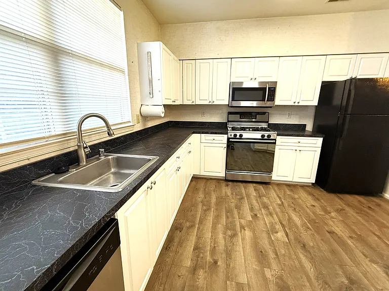 1160 Wickford Ct #10F — Photo 10