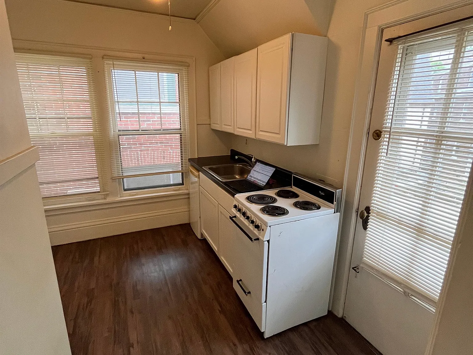 622 Howard Place - E — Photo 2