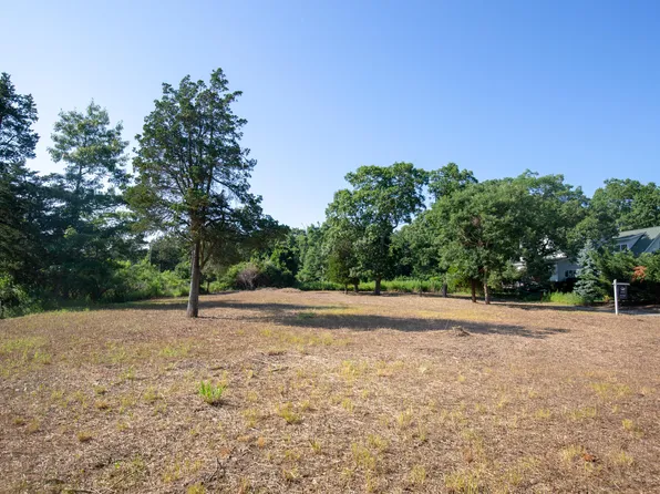 305 Fay Ct, Mattituck, NY 11952
