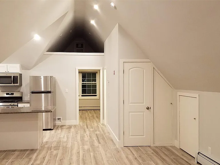 241 E Broadway #4 — Photo 15