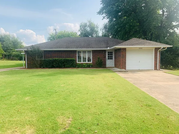 1331 E Cherry St, Cushing, OK 74023