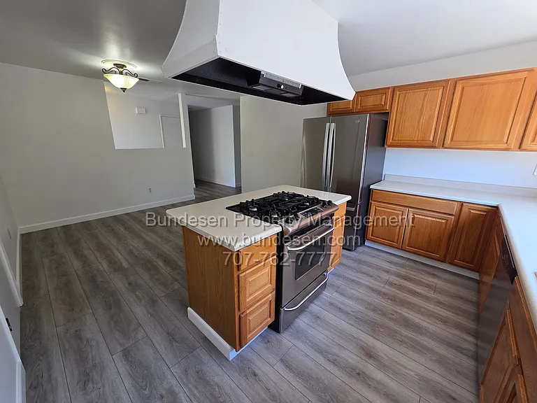 5266 Evonne Ave — Photo 3