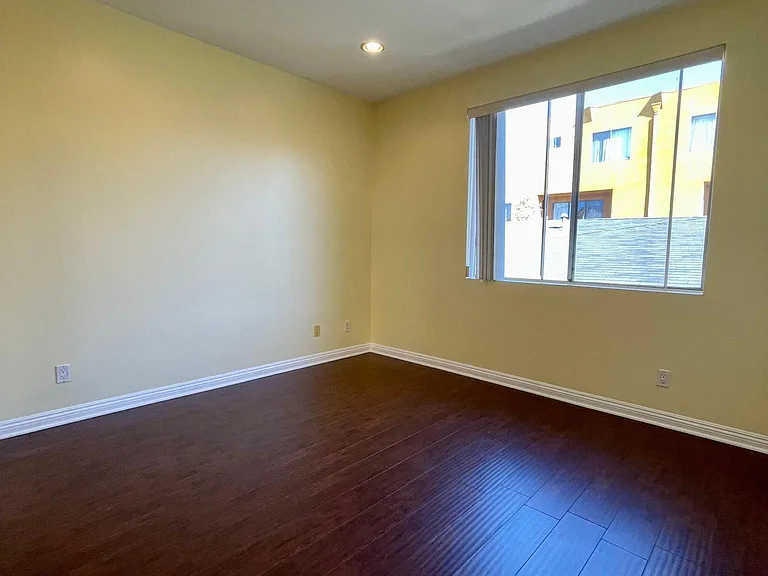 812 N Hudson Ave #105 — Photo 15