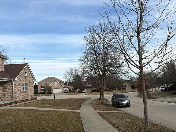 4th image of 18004 Arthur Dr