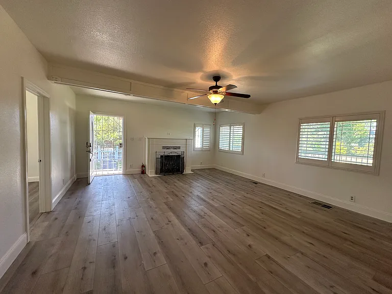 2400 Central Ave — Photo 22