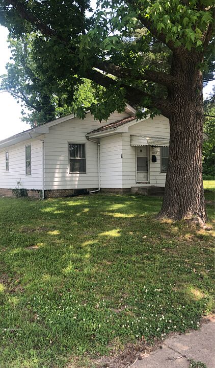 1st image of 1100 W White St