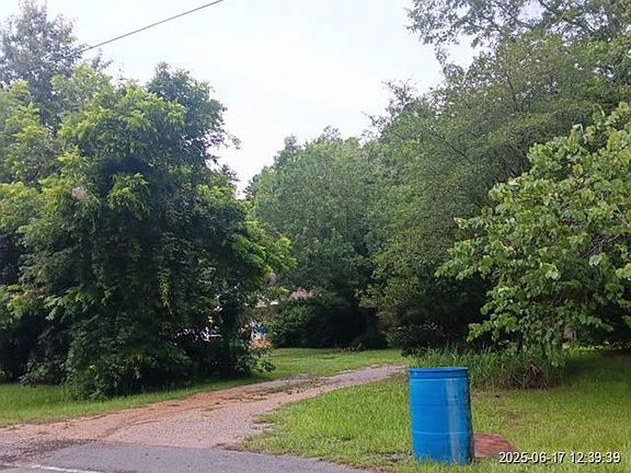 Exterior Neighborhood (street photo)