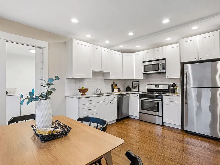 105 Milton St S #1B — Photo 9