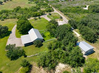 433 MILLS LN, Uvalde, TX 78801
