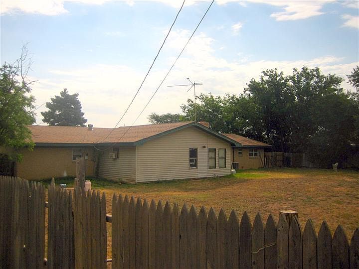 2nd image of 806 7th St