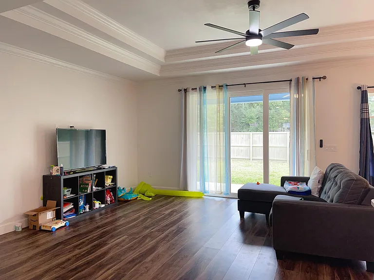 1455 SW 66th Way — Photo 4