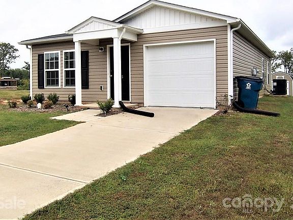3rd image of 205 Autumn Woods Dr