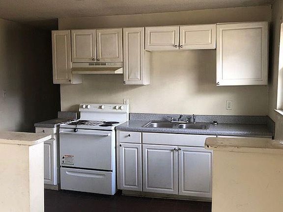 3rd image of 2403 12th Ave