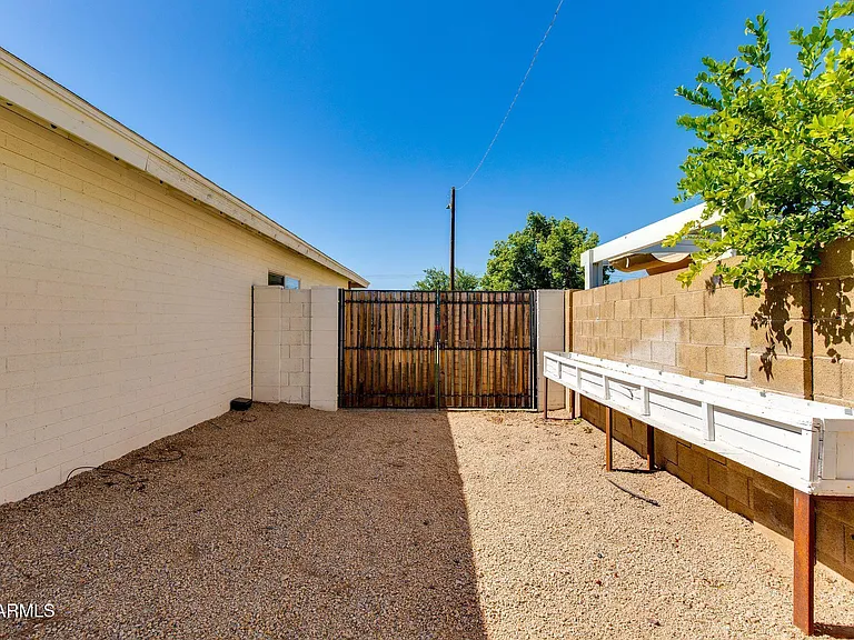 5002 E Mitchell Dr — Photo 37