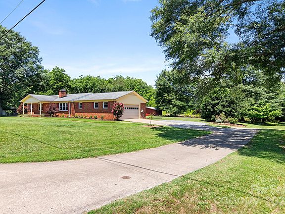 2nd image of 2412 Bramblewood Dr