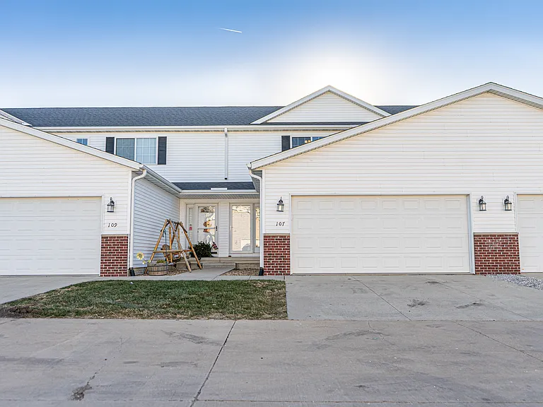 105 Woodstone Ln SW — Photo 1
