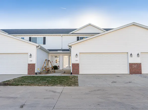 105 Woodstone Ln SW, Cedar Rapids, IA 52404