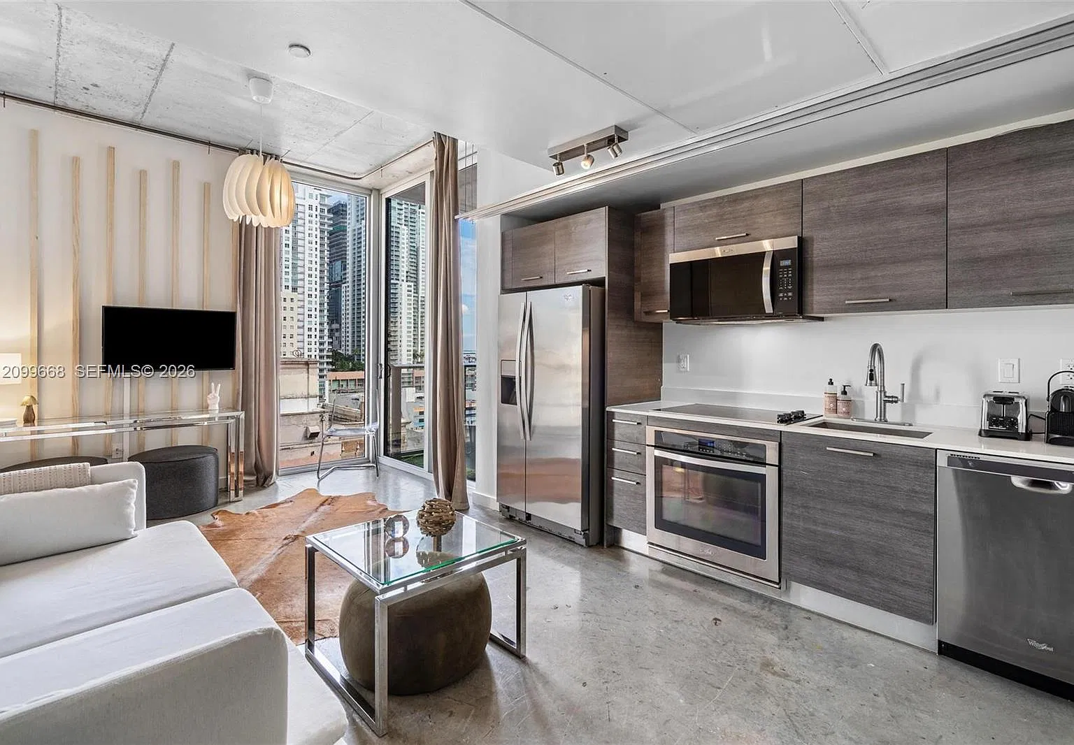 Centro Condo — Photo 1