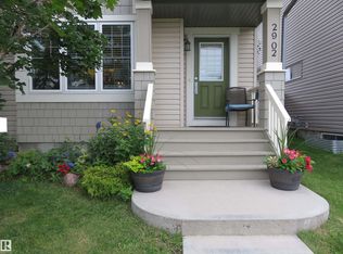 2902 Maple Way NW, Edmonton, AB T6T 0T4