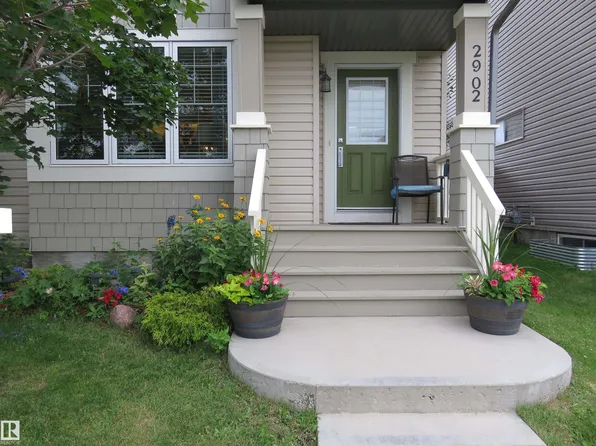 2902 Maple Way NW, Edmonton, AB T6T 0T4