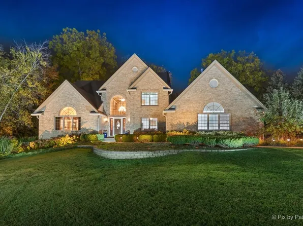 7203 Edgewood Ct, Spring Grove, IL 60081