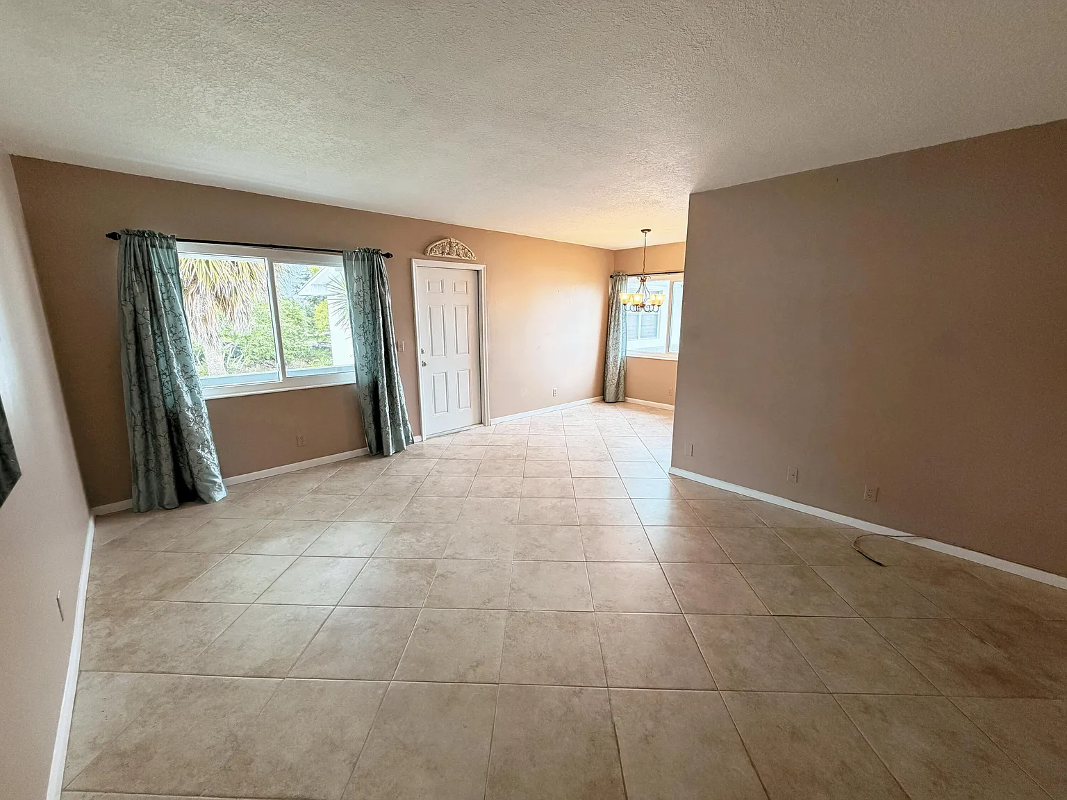 2 bed, 1.5 bath, 858 sqft, $1,500 — Photo 2