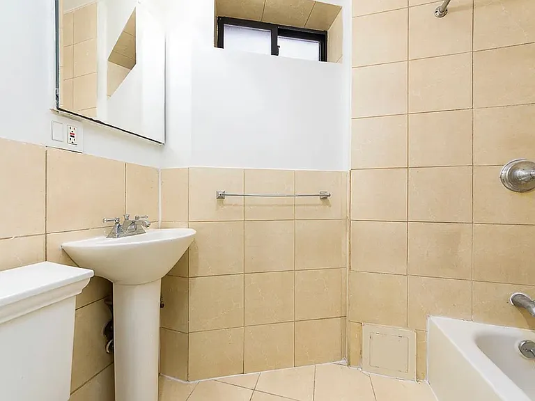 262 Saint James Pl #5B — Photo 4