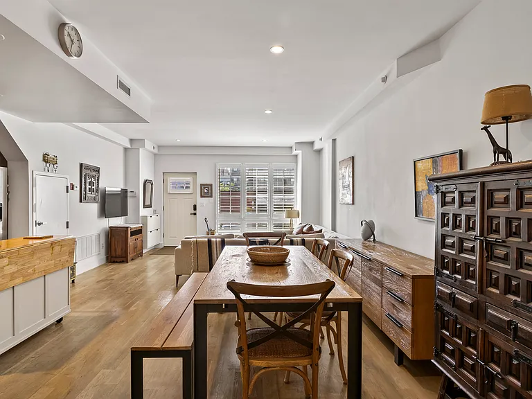 819 De Kalb Ave #2 — Photo 2