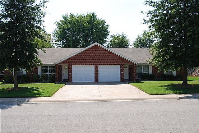 1st image of 800 E Kara Ln