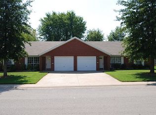 800 E Kara Ln, Rogers, AR 72758