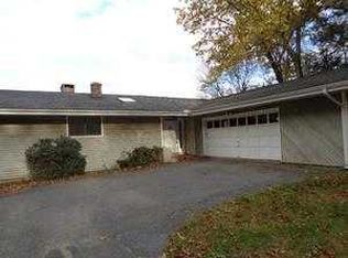 22 Lake Rd, Newtown, CT 06470