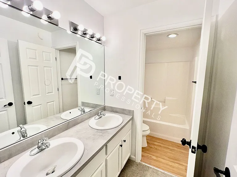94 Castle Ridge Dr — Photo 17