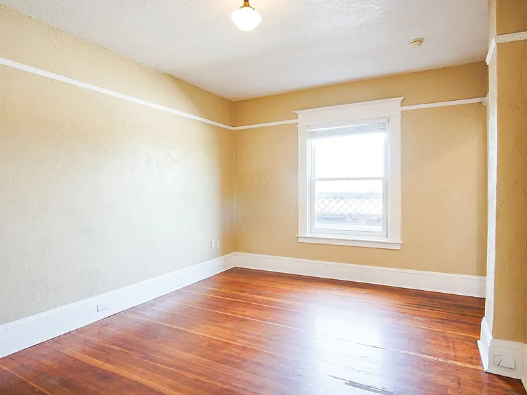 1008 N Killingsworth St #2 — Photo 8