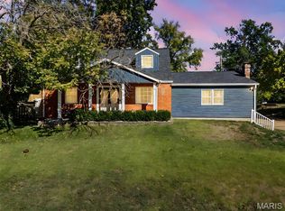 1001 Barberry Ln, Saint Louis, MO 63122