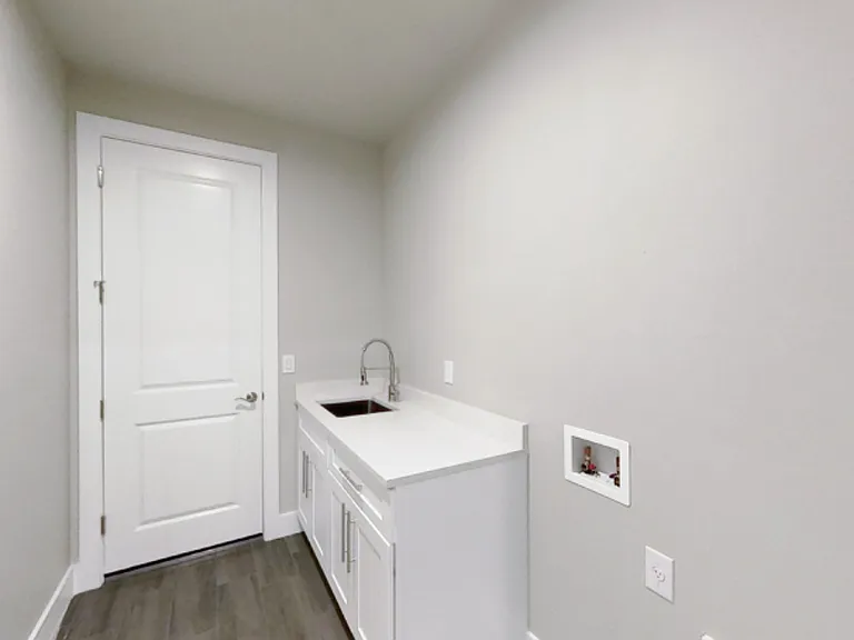 4112 36th St SW — Photo 20