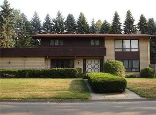 2231 Riverwood Dr, Okemos, MI 48864